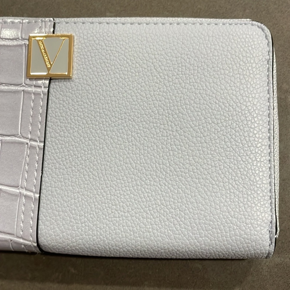 Victoria’s Secret Faux Leather and Faux Crocodile Zip Around Wallet NWT - Picture 4 of 13
